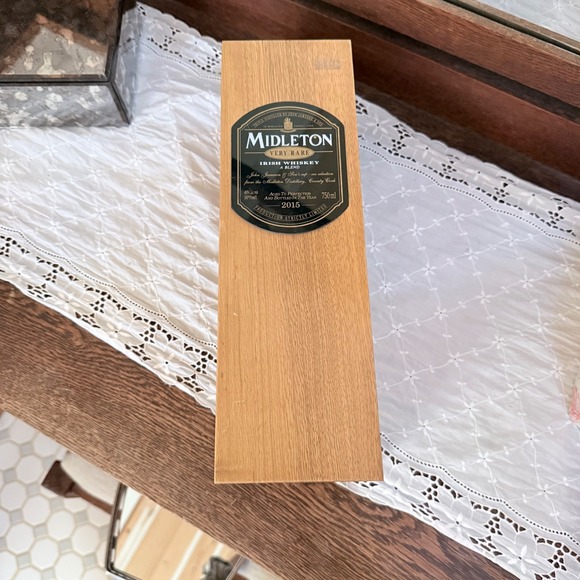 Midleton Very Rare 2015 Irish Whiskey Wooden Box 750ml Case COA Excellent Brown
